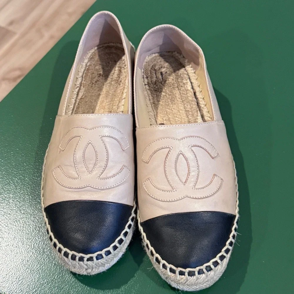 Chanel Lambskin Leather Espadrilles Beige Black CC Logo Flats  38 (missin insole
